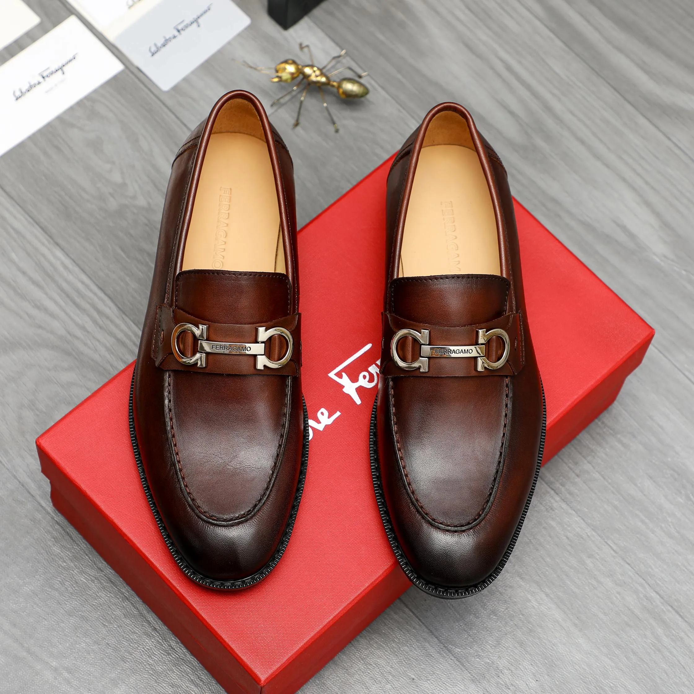 Men's shoes 💰540 Product trademark: Ferragamo "Ferragamo" business casual slip-on leather shoes Regular size: 39-45 (45. Customized, non-returnable) Product materials: Selected color-brushed cowhide upper, cowhide lining, original outsole